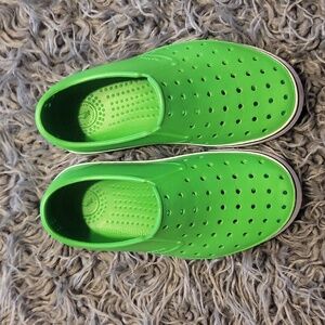 Excellent condition native miles size 13 green
